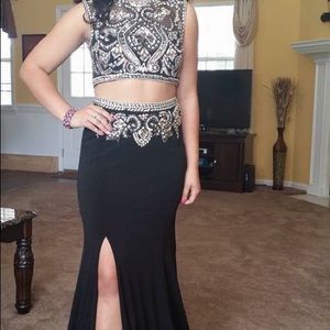 Tony Bowles dress size 00 buts fits like a 2-4